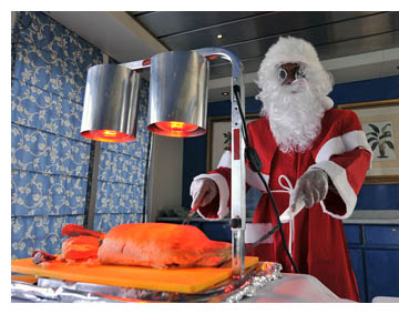 Tomten hll julskinkan varm.